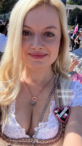 Full leaked Cari ina private onlyfans photo