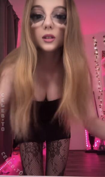 Full leaked Crystalmarykitty private onlyfans photo