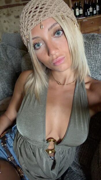 Full leaked Hello iris private onlyfans photo