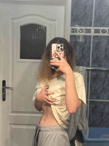 Full leaked Kira rainbow/ private onlyfans photo