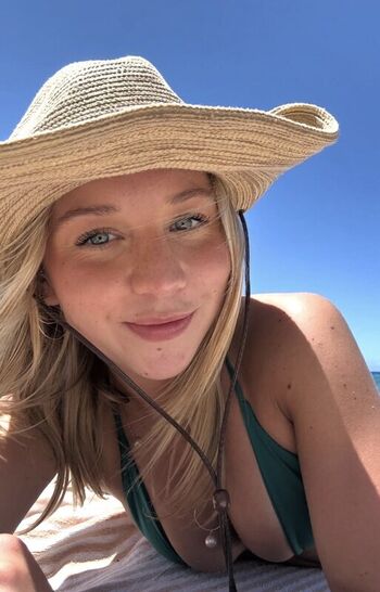 Full leaked Yaniekawalker private onlyfans photo