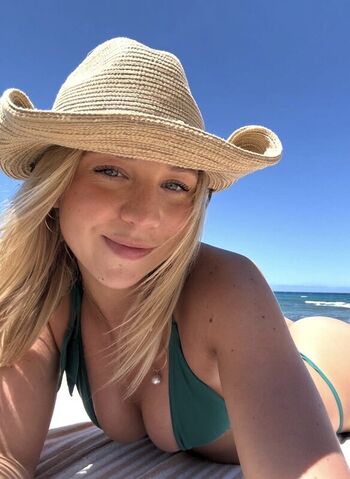Full leaked Yaniekawalker private onlyfans photo