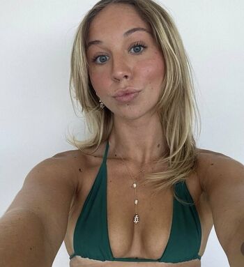 Full leaked Yaniekawalker private onlyfans photo